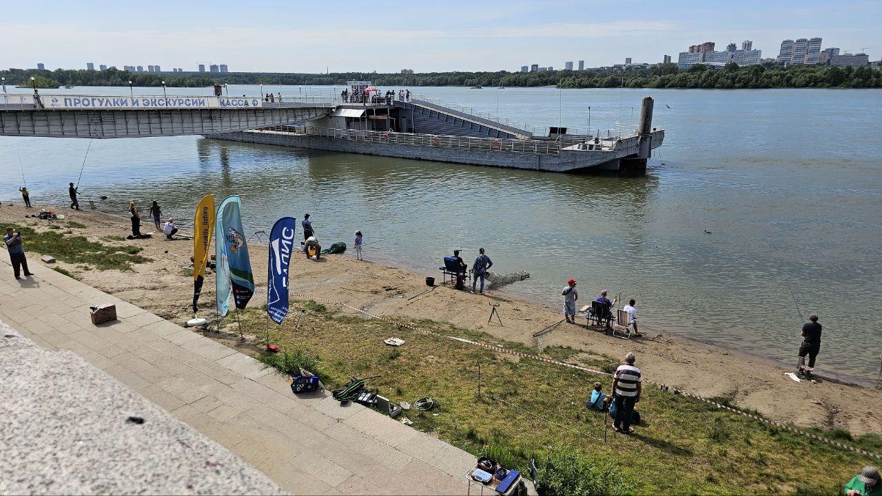 Фото Гигантская яичница и турнир по ловле рыбы. Опубликованы кадры масштабного «Пикник феста» на Михайловской набережной 10 - Сиб.ФМ Фото Гигантская яичница и турнир по ловле рыбы. Опубликованы кадры масштабного «Пикник феста» на Михайловской набережной 10